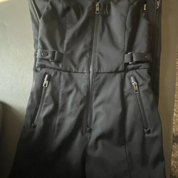 NWOT Zara Black Ski
*barely worn* Jumpsuit size XS
🚨FIRM PRICE - Picture 16 of 16